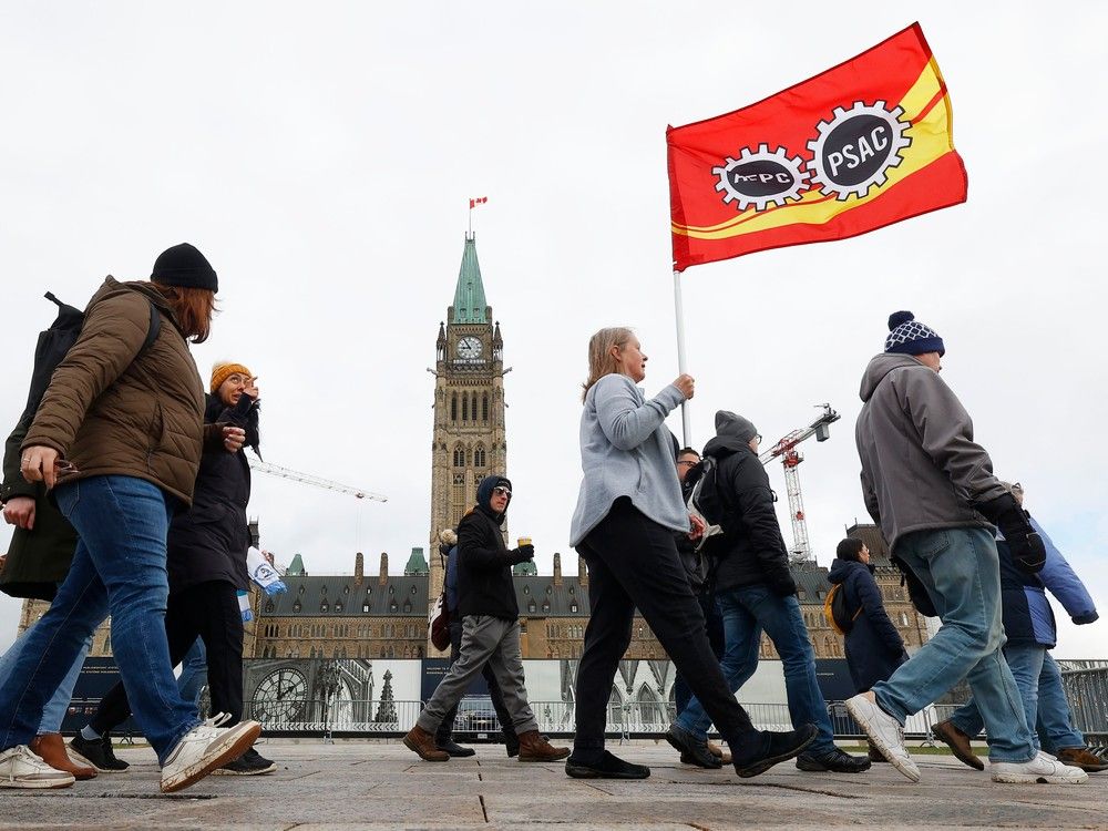 Federal public servants to be compelled back to office three days a week