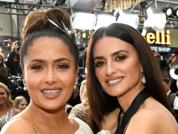 Salma Hayek and Penélope Cruz recall their emergency plane incident: ‘I thought maybe we were going to die’