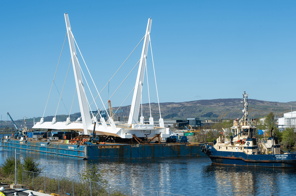 First section of new Renfrew bridge arrives