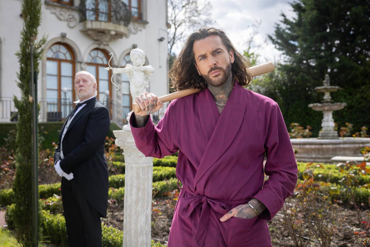 Towie’s Pete Wicks stars in Sky Mobile Saltburn pastiche