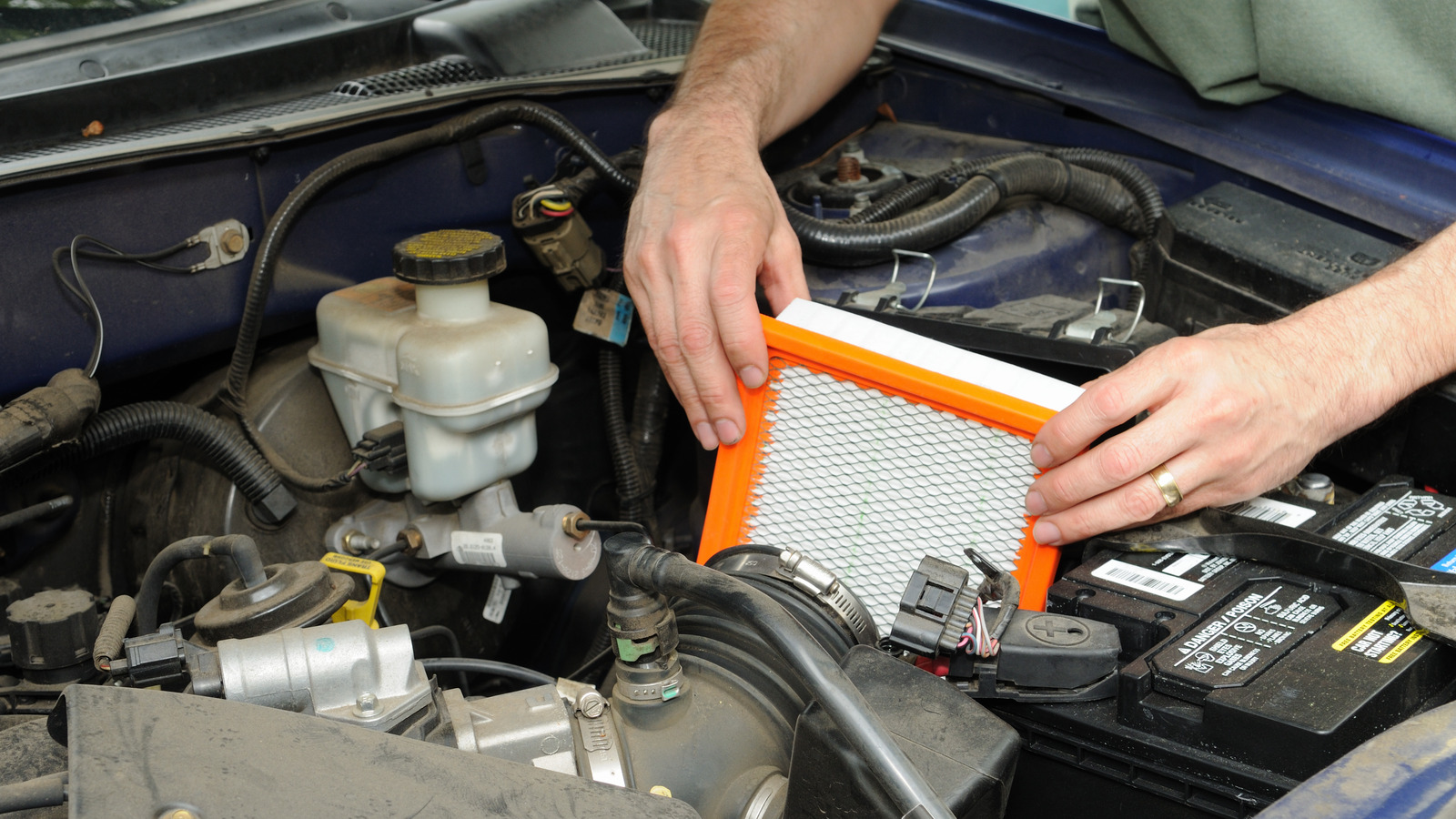 3 Benefits Of Changing The Engine Air Filter On Your Vehicle