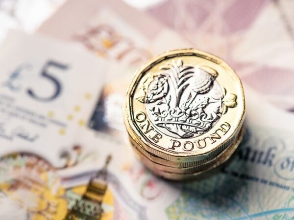 Pound Sterling retreats as higher US Services Price Paid renewes persistent inflation fears