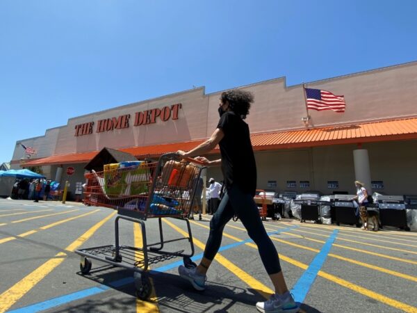 People are Using Stolen Credit Cards to Rent Equipment From Home Depot And Sell Them Online