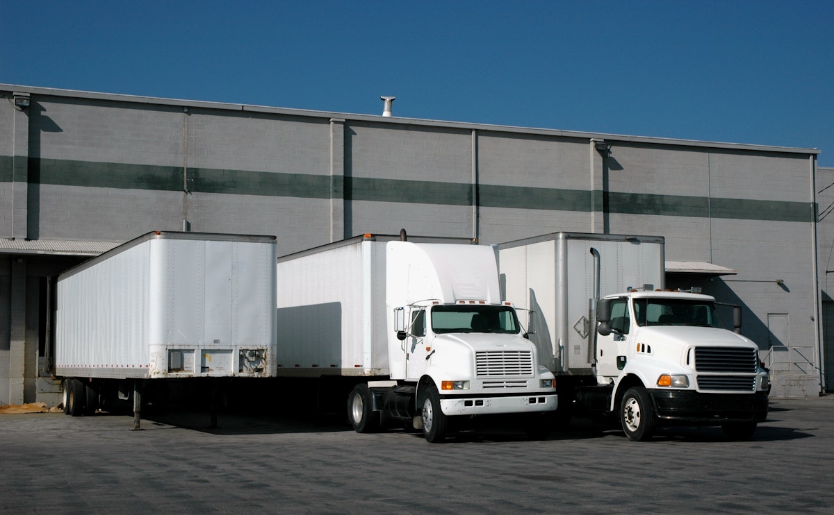 Truck freight market data highlighted decline in shipment and spending