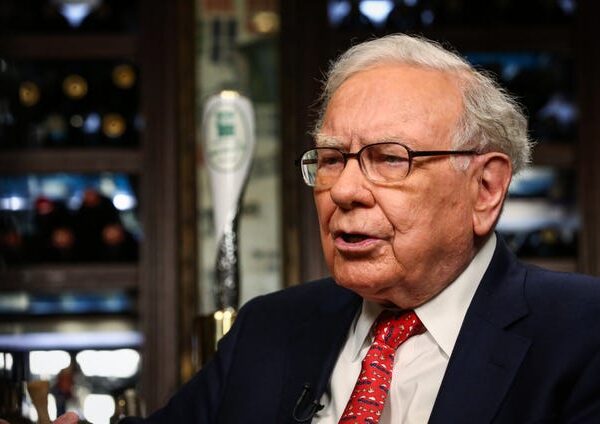 Warren Buffett on Berkshire Hathaway selling Apple stock, AI, and life after Charlie Munger