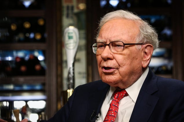 Warren Buffett on Berkshire Hathaway selling Apple stock, AI, and life after Charlie Munger