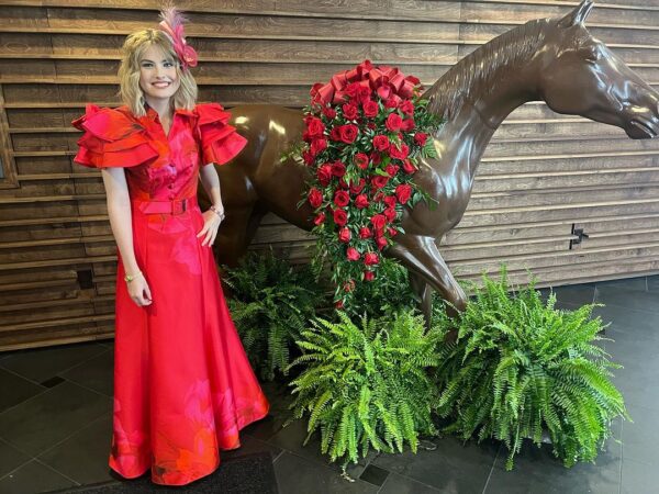 Anna Nicole Smith’s look-alike daughter, Dannielynn, attends Kentucky Derby with dad Larry