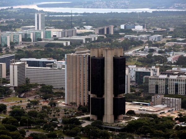 Brazil economists split over size of likely rate cut on May 8: Reuters poll