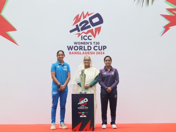 Harmanpreet poses with Women’s T20 World Cup trophy