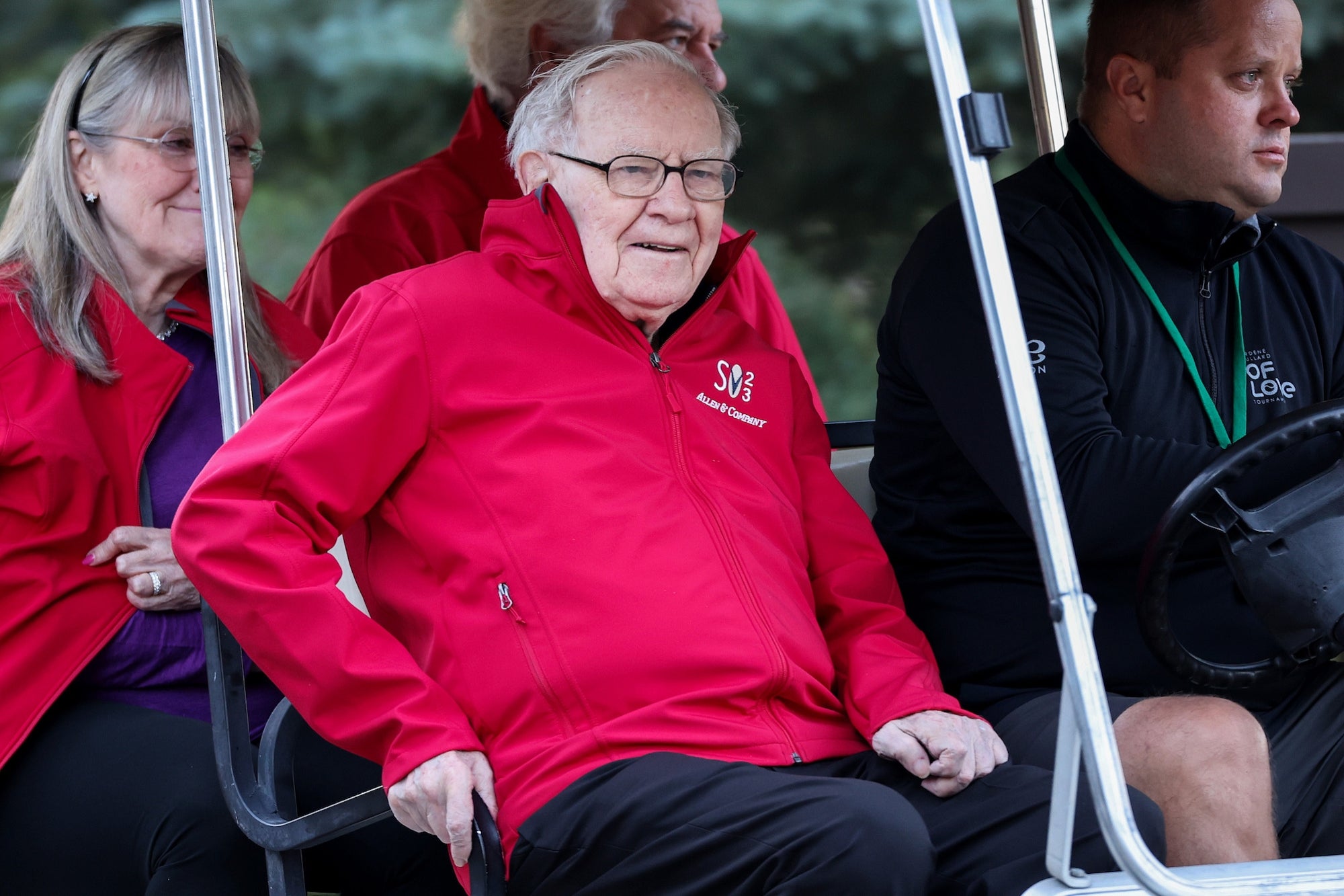 ‘I’m Smarter Now…But Also Poorer’: Warren Buffett Says Berkshire Hathaway Ditched Its Entire Stake in Paramount at a Big Loss