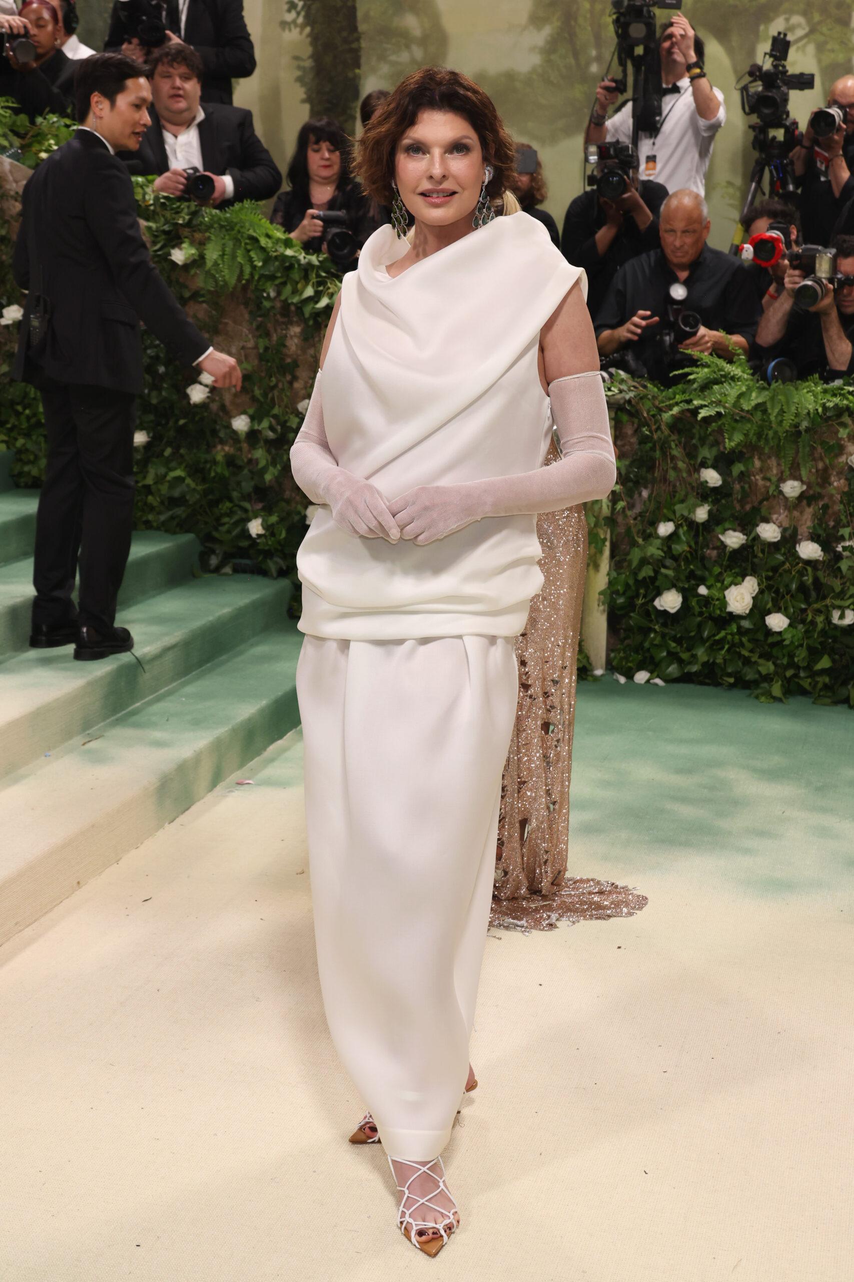 Linda Evangelista attends Met Gala for the first time in nearly a decade