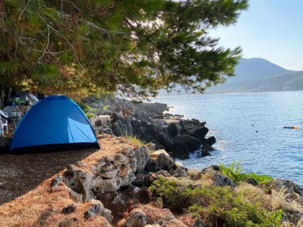 Shqipëria më e lira në Evropë, ja sa kushton një natë kampingu në vendin tonë