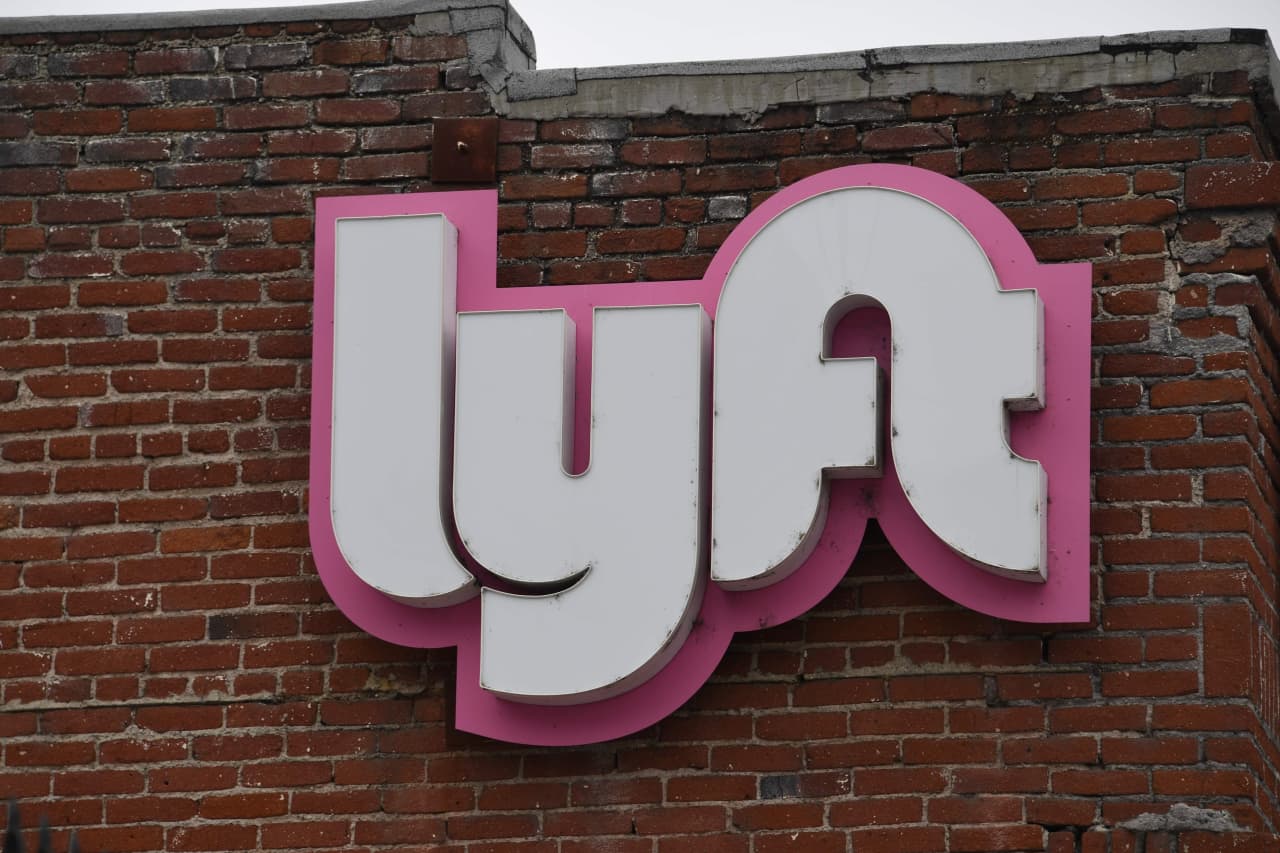 Lyft puts up another quarter of positive free cash flow, following jump in rides