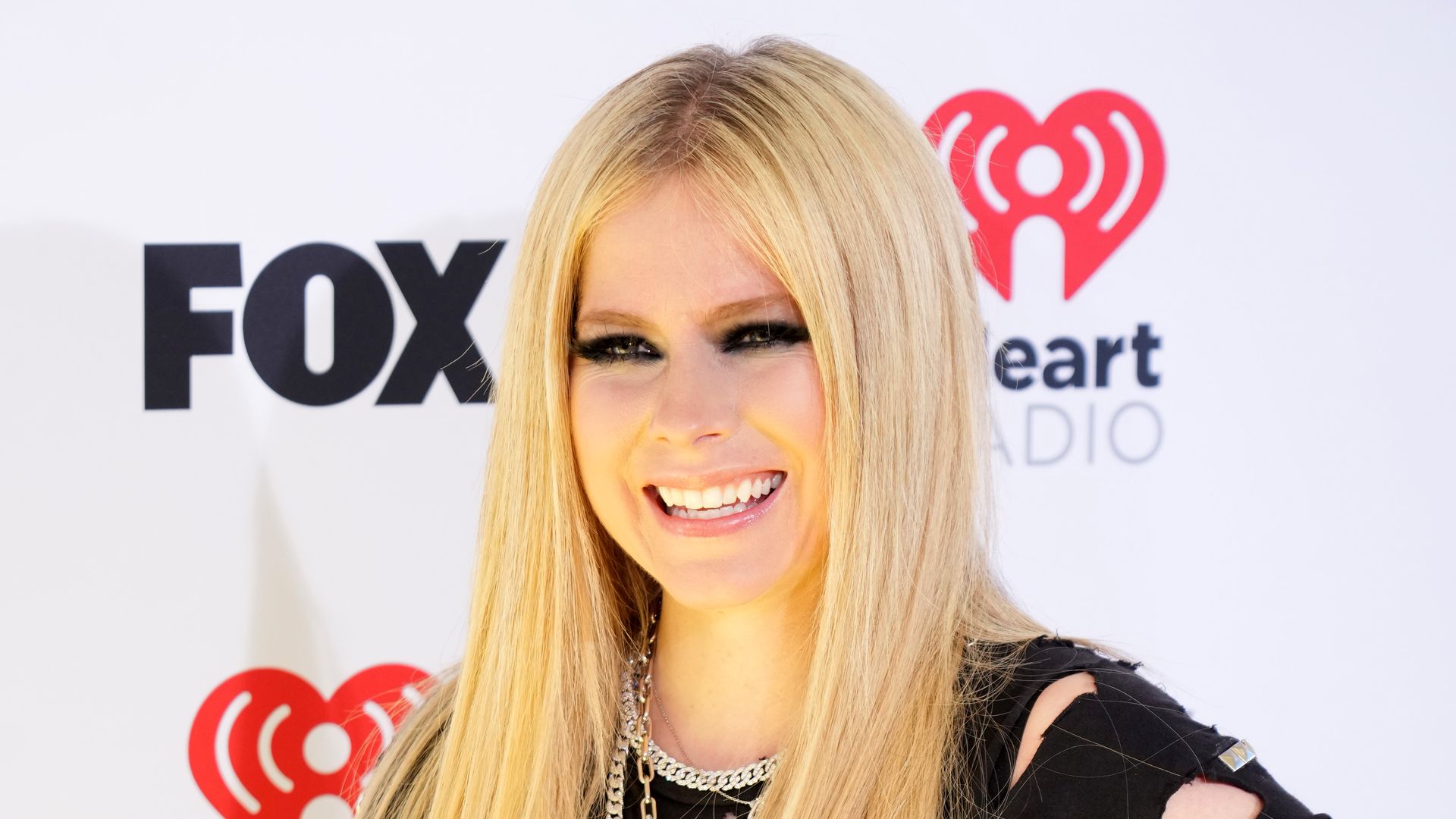 Avril Lavigne fits into her ‘Complicated’ tank top and tie 22 years later in latest photo – and she hasn’t changed one bit