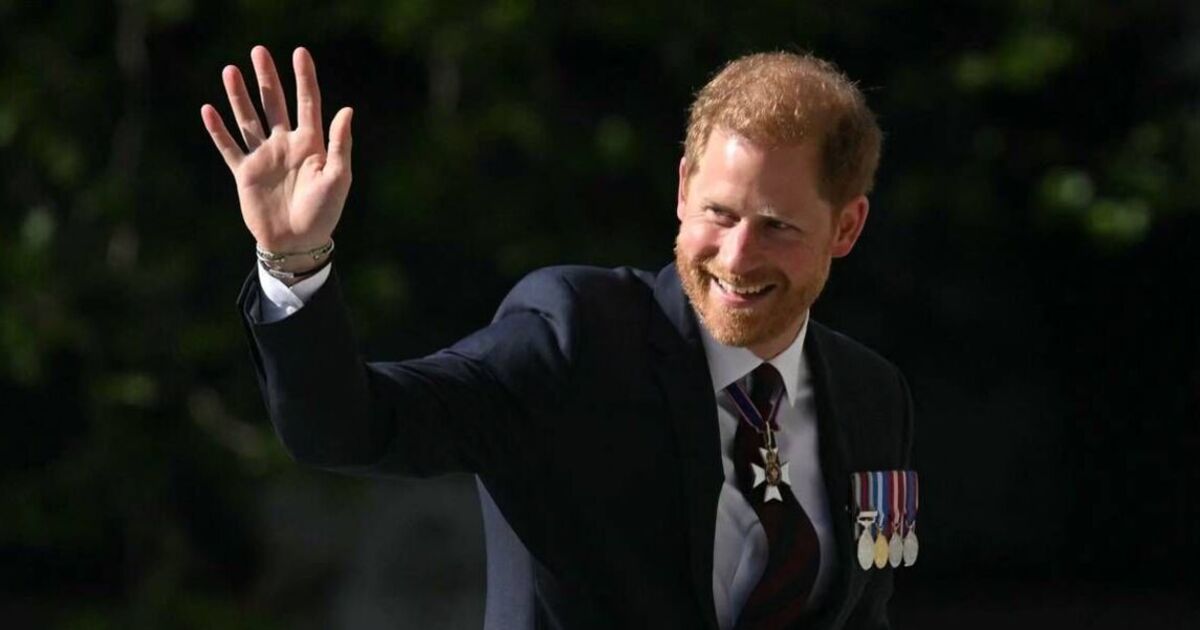 Prince Harry leaves UK without having met his father or brother in a devastating snub