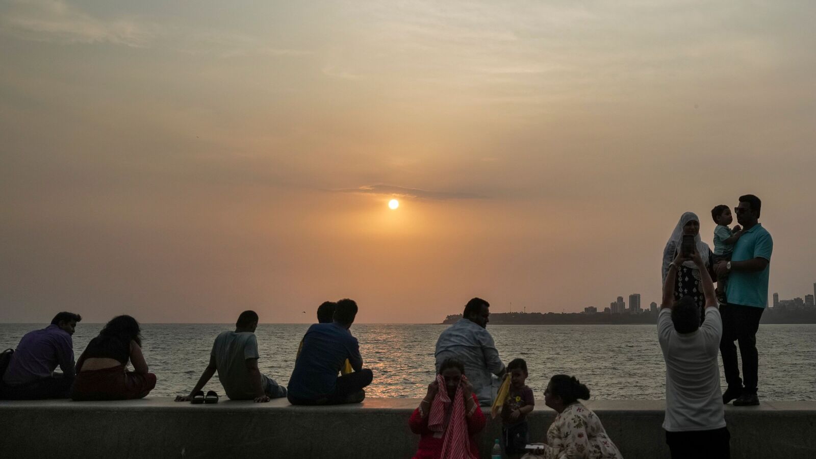 Monsoon may advance into parts of Maharashtra, Andhra and Bihar; heatwave alert in Delhi, UP: Check full IMD update